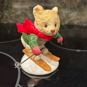 Bailosky Skiing Bear